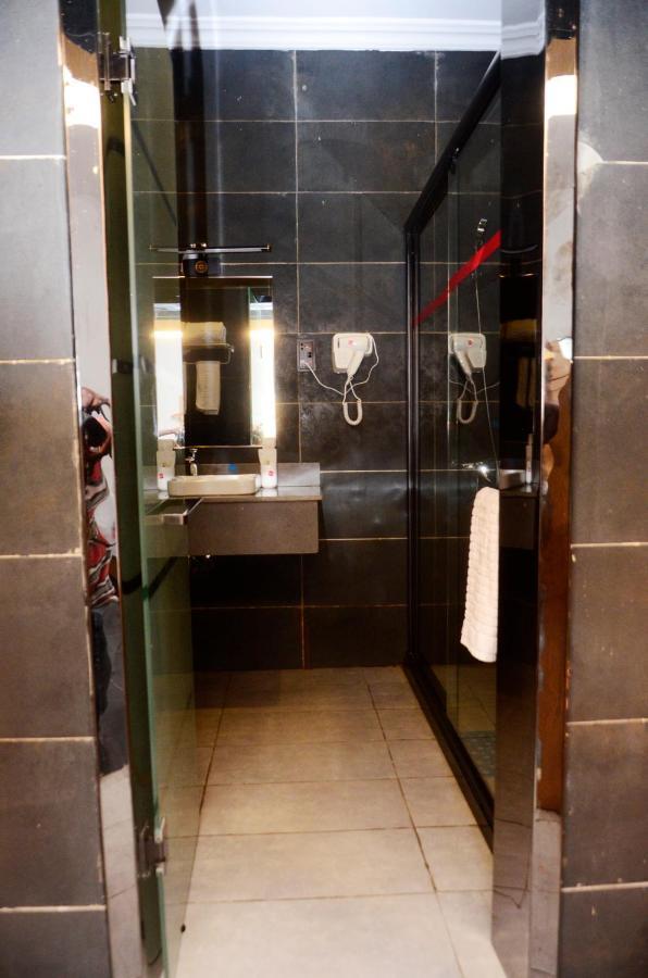 Ivy Hotel Emerald Ikeja Esterno foto