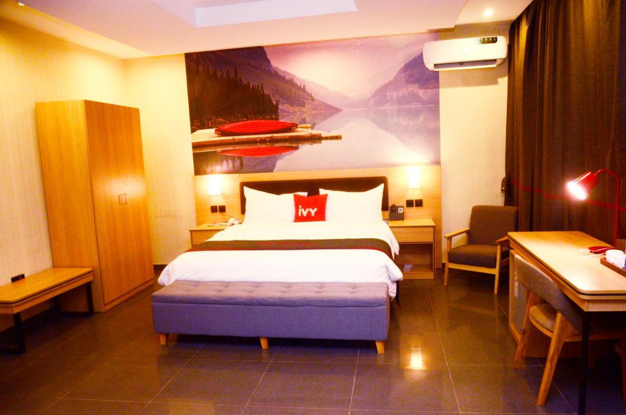 Ivy Hotel Emerald Ikeja Esterno foto
