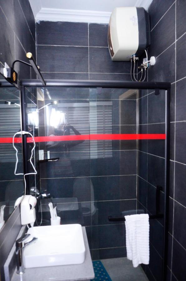 Ivy Hotel Emerald Ikeja Esterno foto