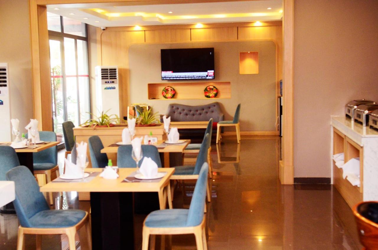 Ivy Hotel Emerald Ikeja Esterno foto
